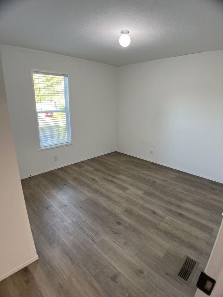 12710 Granger Ct - Photo 7 of 25