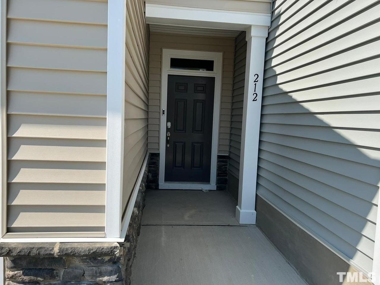 212 Hiking Hill Ln - Photo 3 of 35