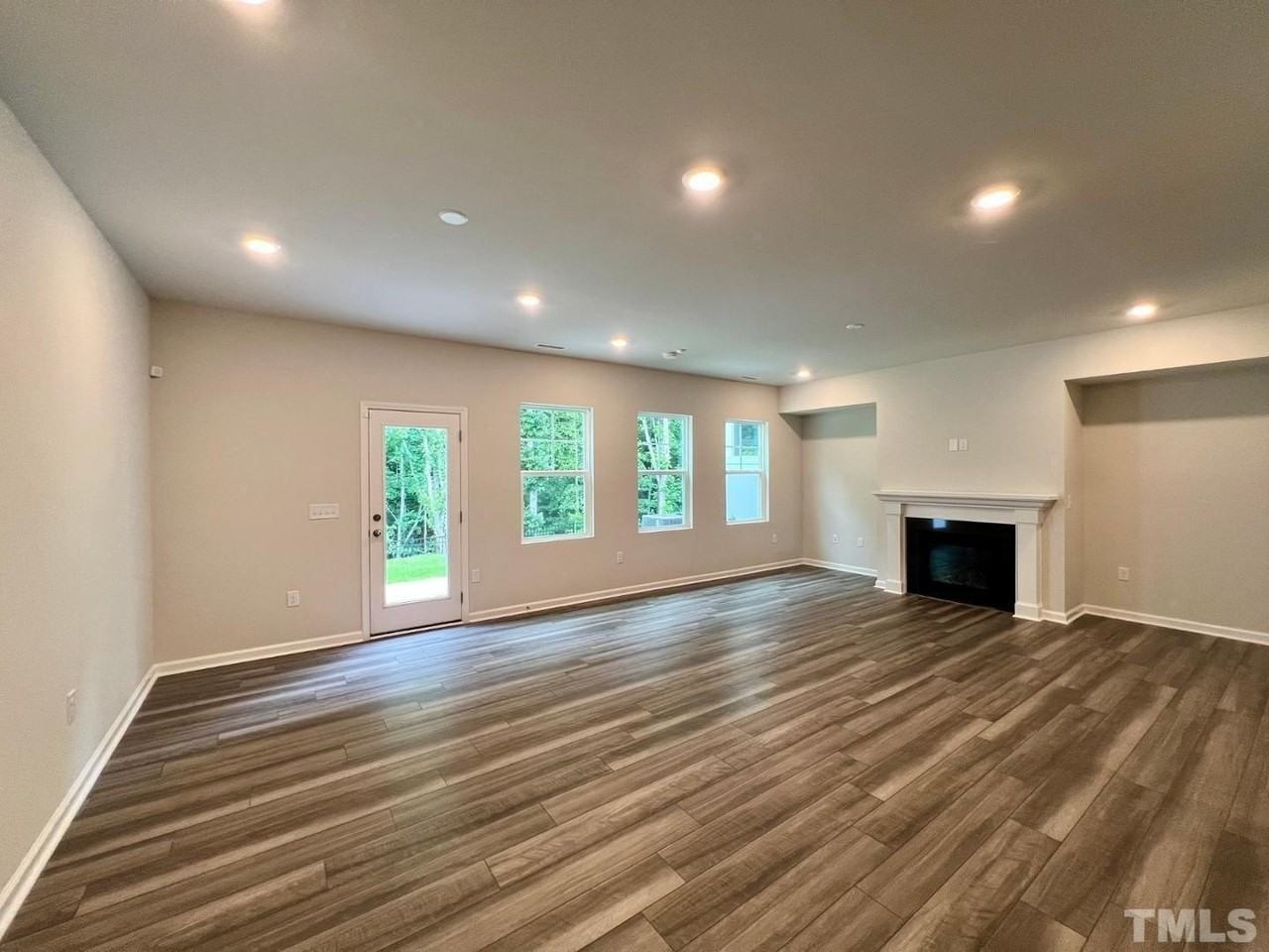 212 Hiking Hill Ln - Photo 5 of 35