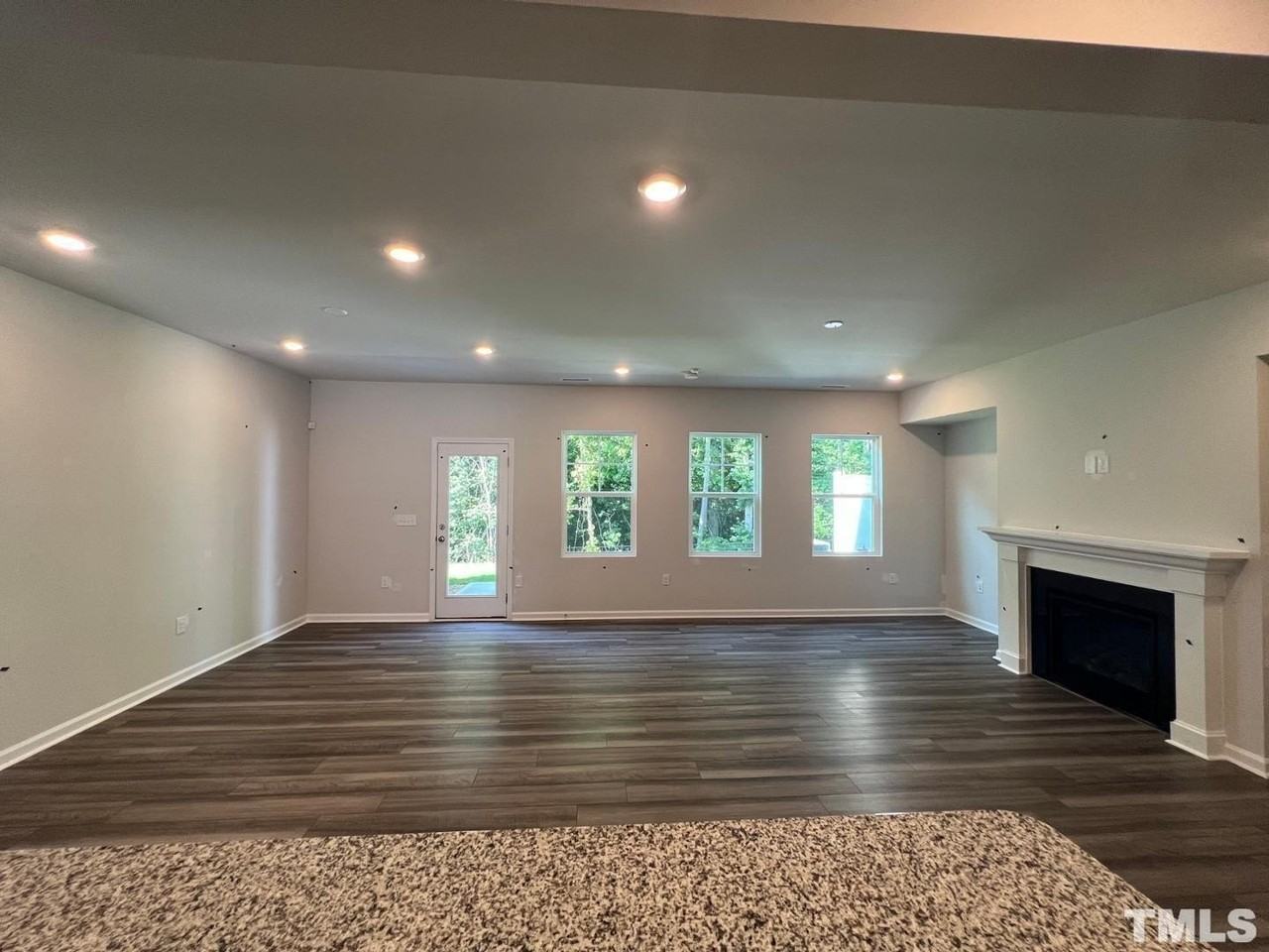 212 Hiking Hill Ln - Photo 7 of 35