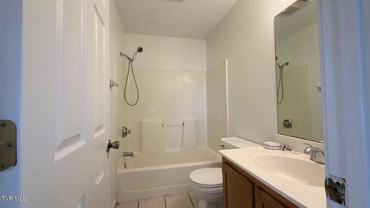 23 Lexington Ct Unit 23 #23 - Photo 7 of 9