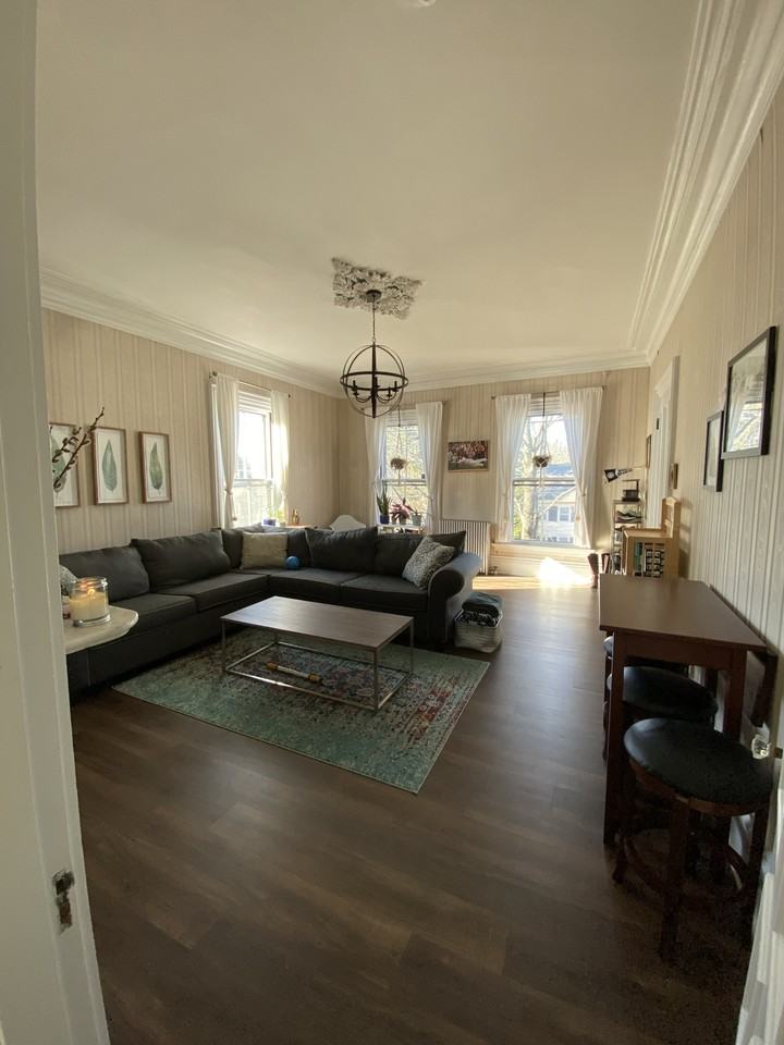 425 Middle St #4 - Photo 2 of 6