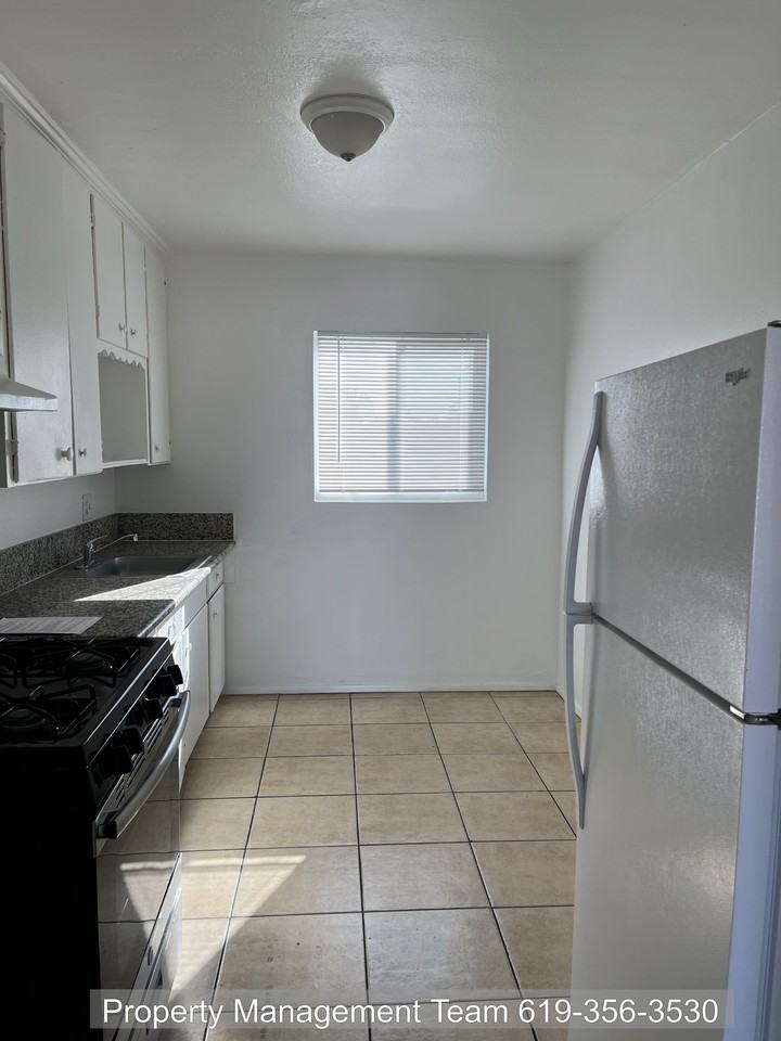 3838 Estrella Ave #3842HALF - Photo 4 of 9