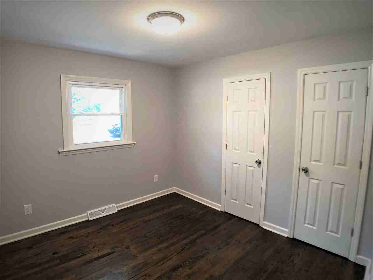 317 Ellis St - Photo 4 of 10