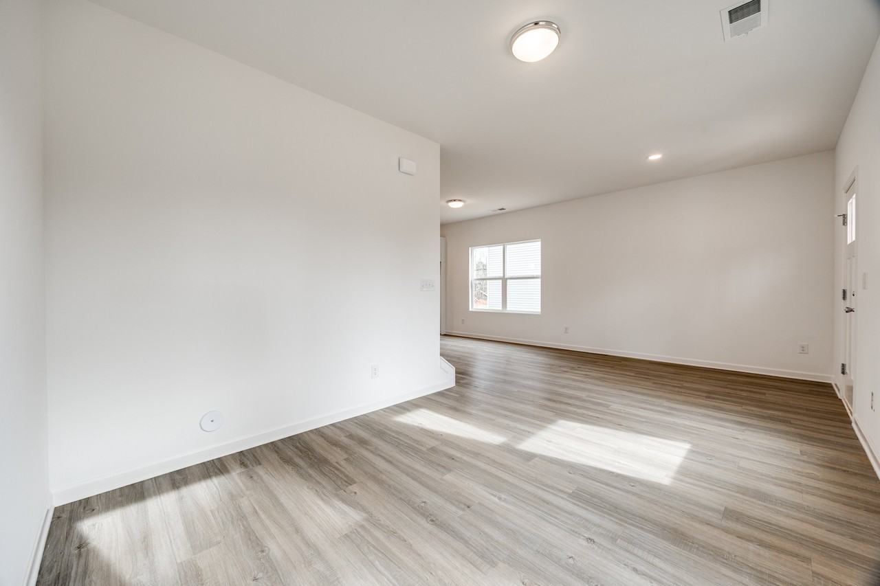 209 Benfield Rd - Photo 4 of 19