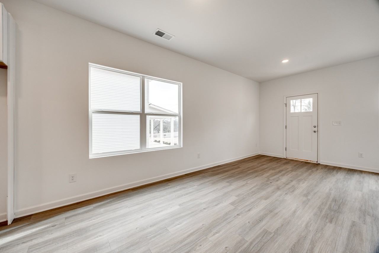 209 Benfield Rd - Photo 5 of 19