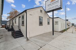 featured image of 907 2nd St S #2