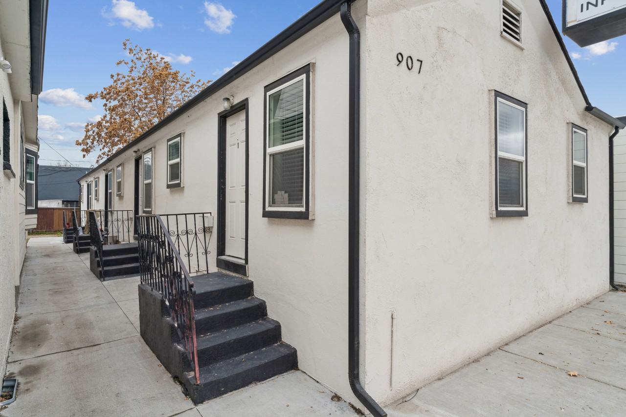 907 2nd St S #2 - Photo 5 of 15