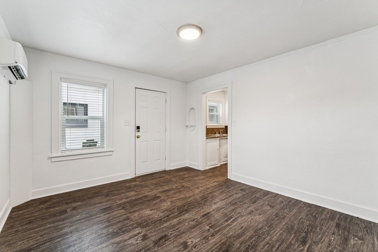 907 2nd St S #2 - Photo 6 of 15