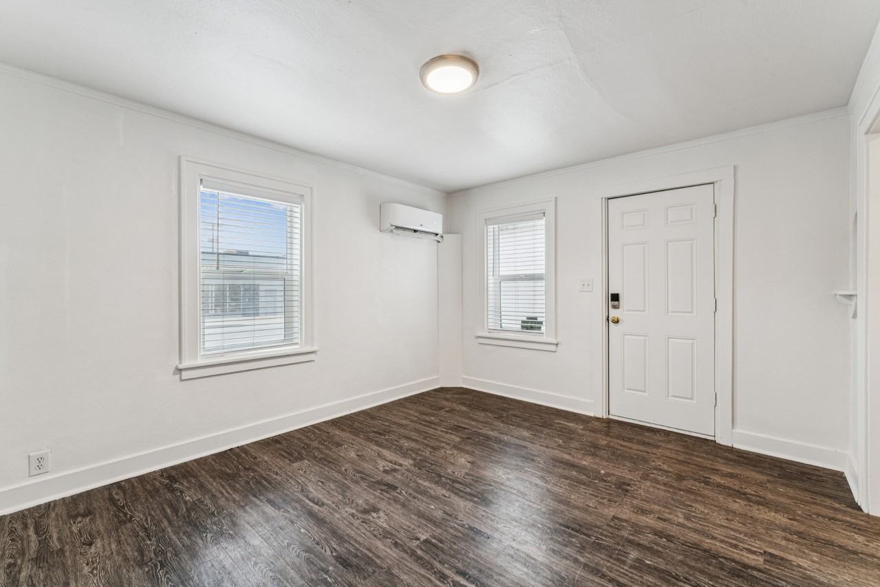 907 2nd St S #2 - Photo 7 of 15