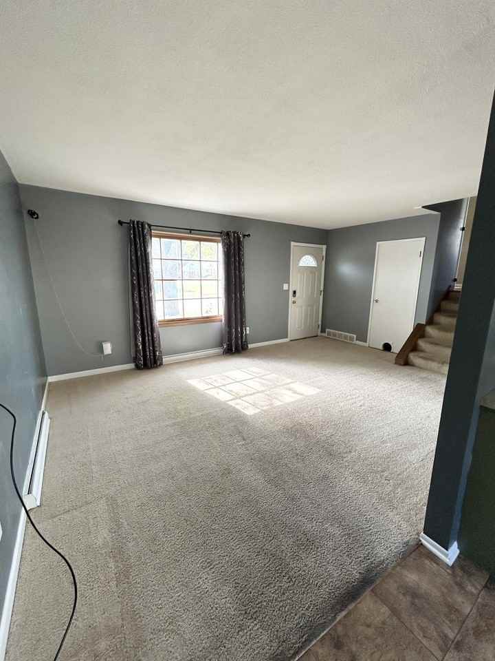 908 Hillside Dr - Photo 3 of 11