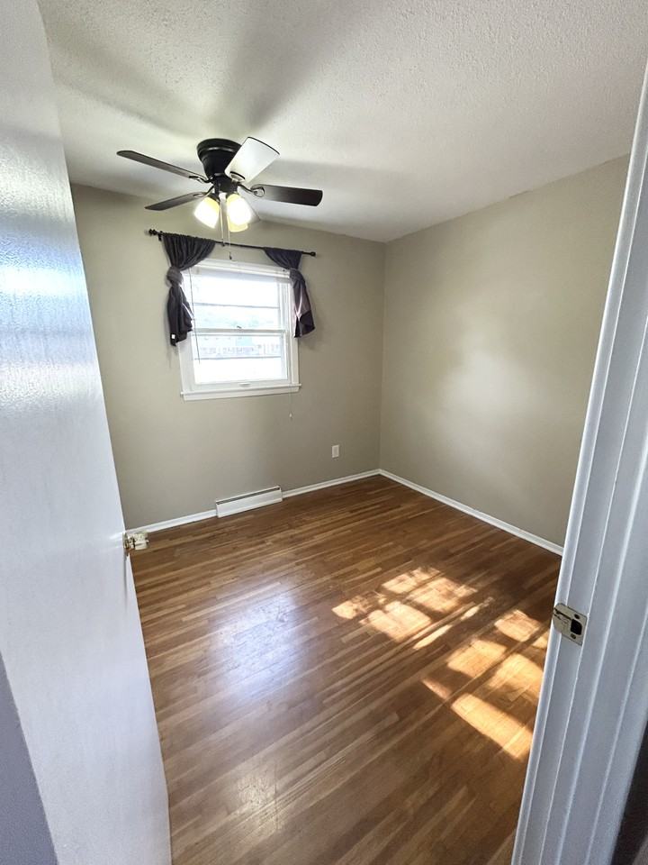 908 Hillside Dr - Photo 7 of 11