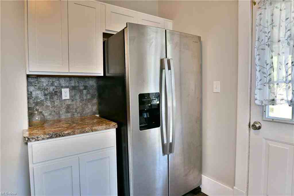 781 Oak Knoll Ave Se - Photo 2 of 19