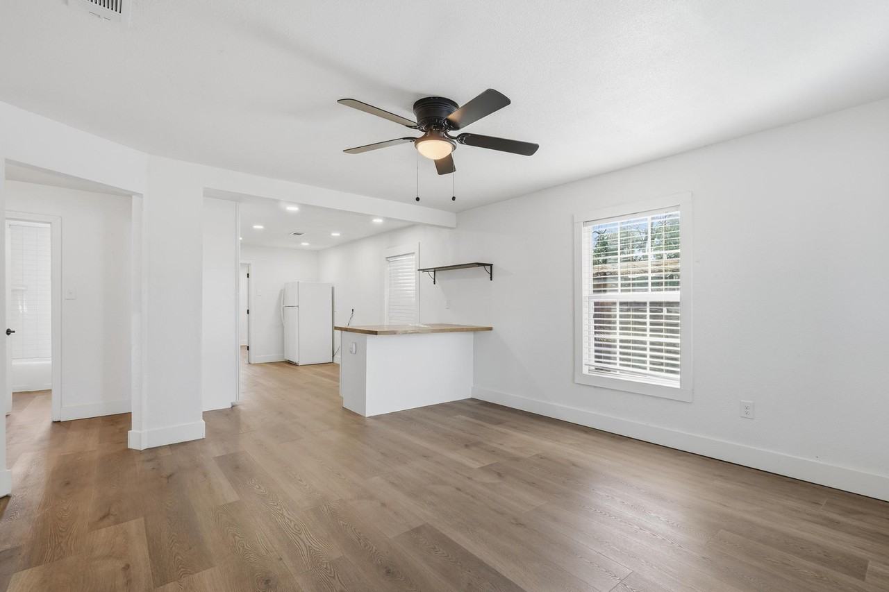 541 E North 18th St - Photo 6 of 26