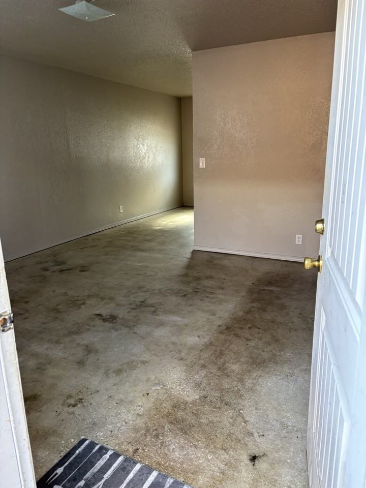 806 N 5th St #11 - Photo 3 of 11