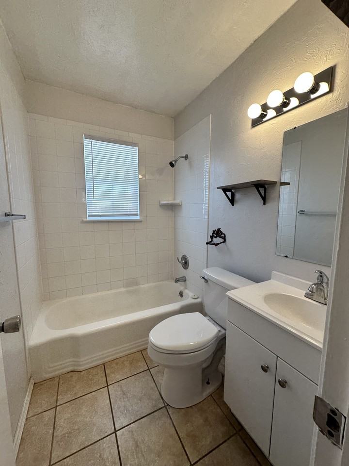 6321 Johnnie Ter - Photo 3 of 11