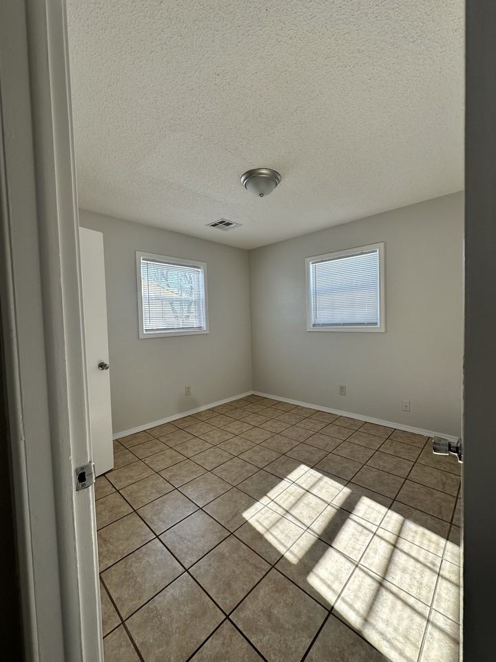 6321 Johnnie Ter - Photo 5 of 11