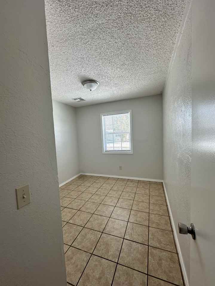 6321 Johnnie Ter - Photo 7 of 11