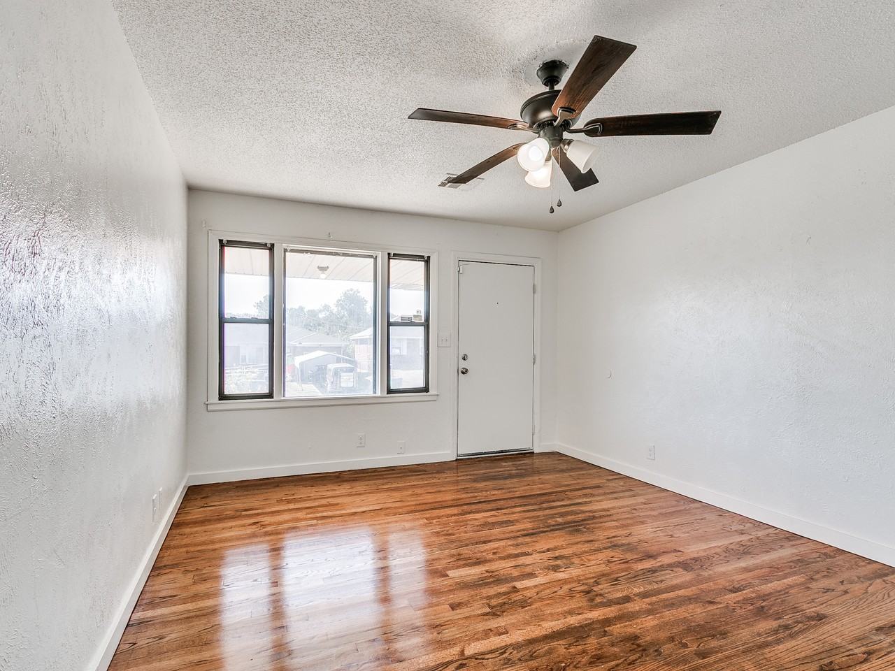 2921 Ne 17th Ave - Photo 2 of 34