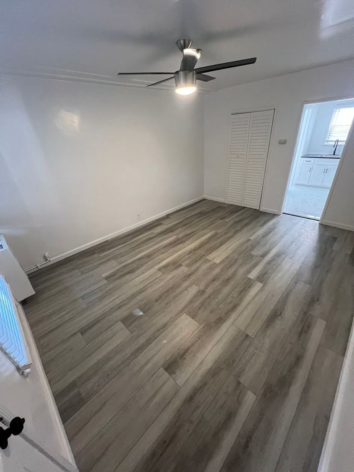 Blake Manor - Photo 2 of 22