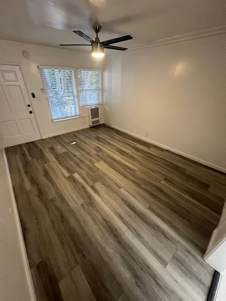 Blake Manor - Photo 3 of 22