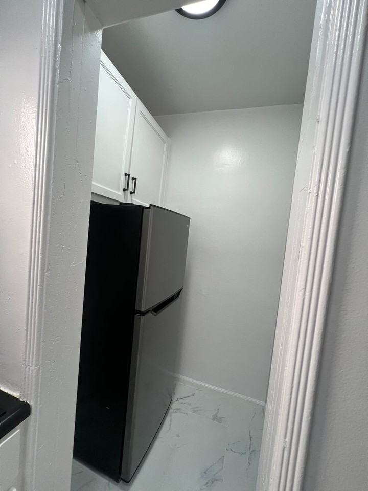 Blake Manor - Photo 6 of 22