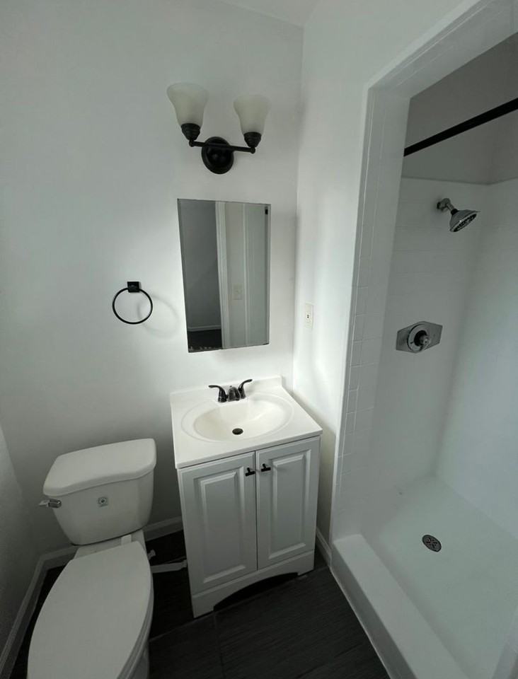 Blake Manor - Photo 7 of 20