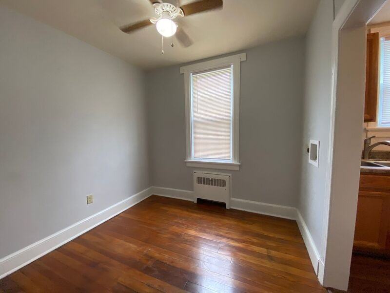 1320 Kenmore Ave - Photo 4 of 12