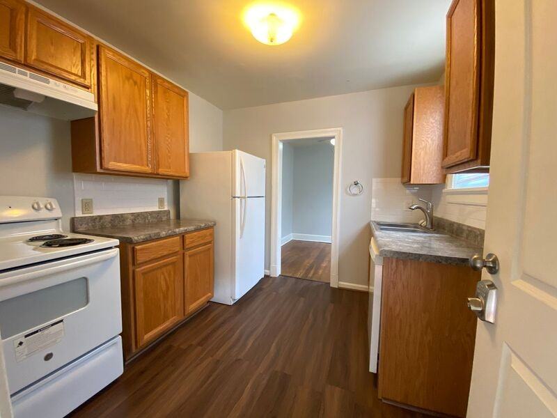 1320 Kenmore Ave - Photo 5 of 12