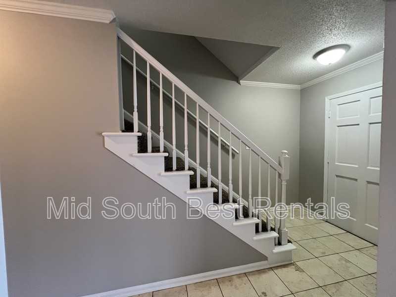 2935 Invergarry Rd - Photo 3 of 17