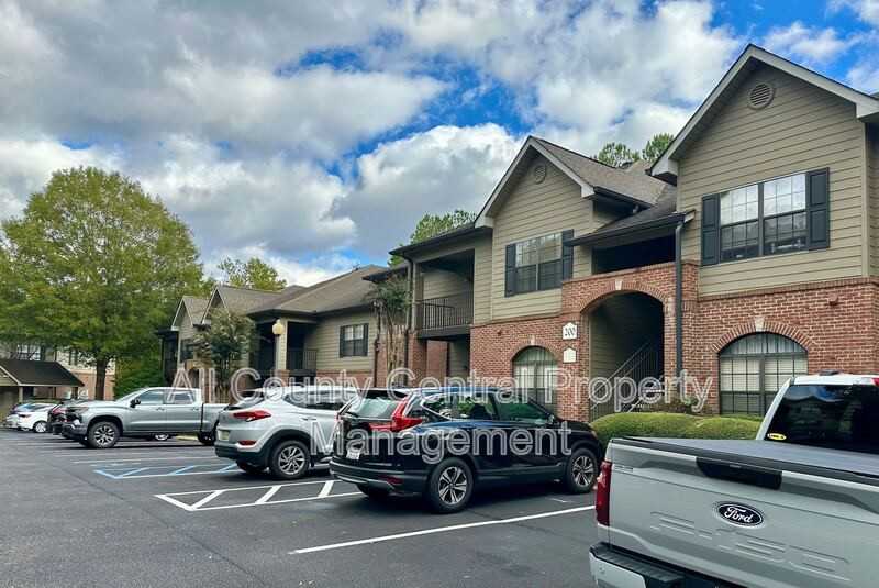 208 Sterling Oaks Dr - Photo 2 of 14