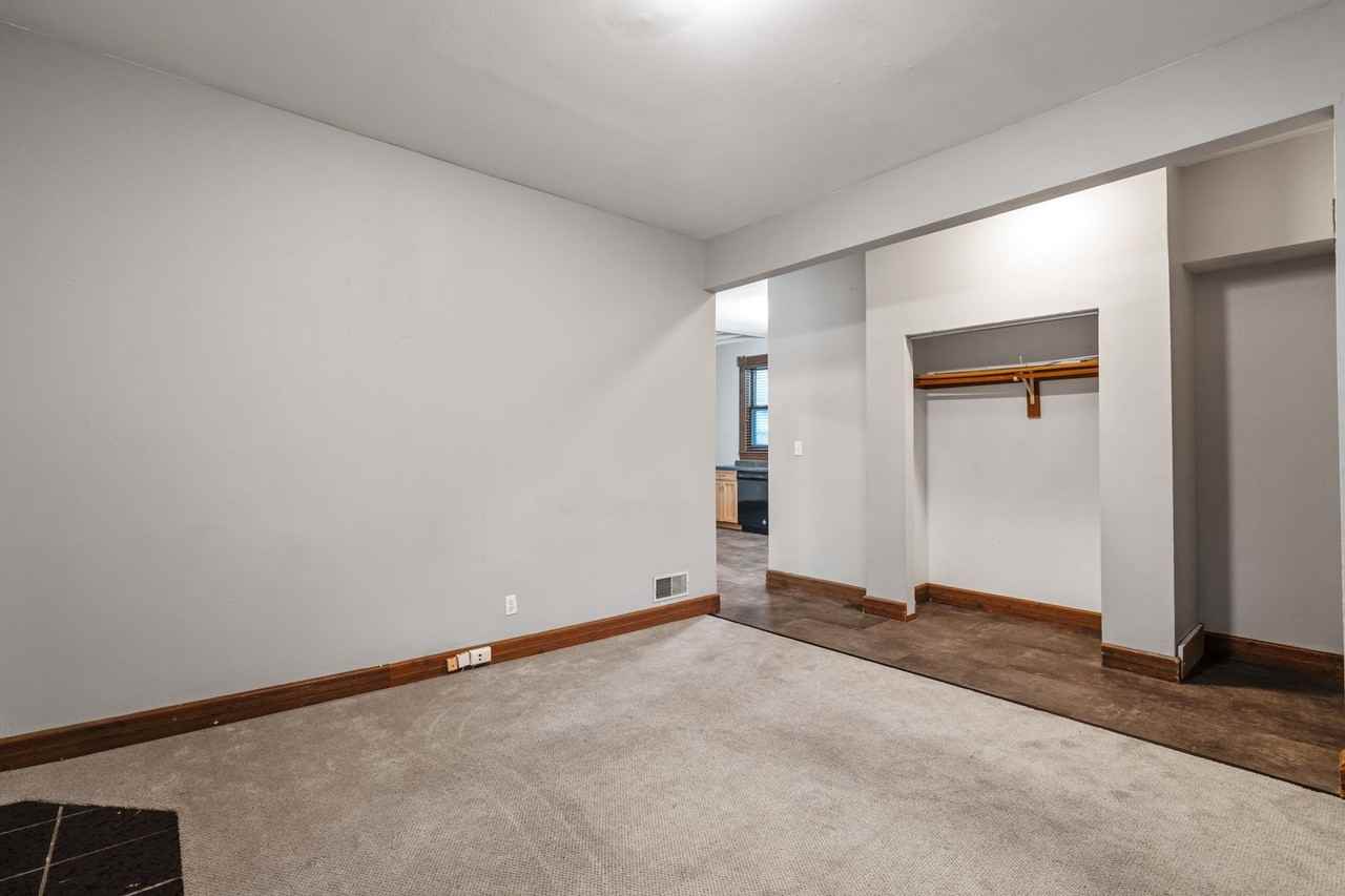 2923 N Maryland Ave - Photo 4 of 27