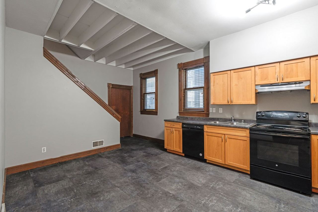 2923 N Maryland Ave - Photo 6 of 27