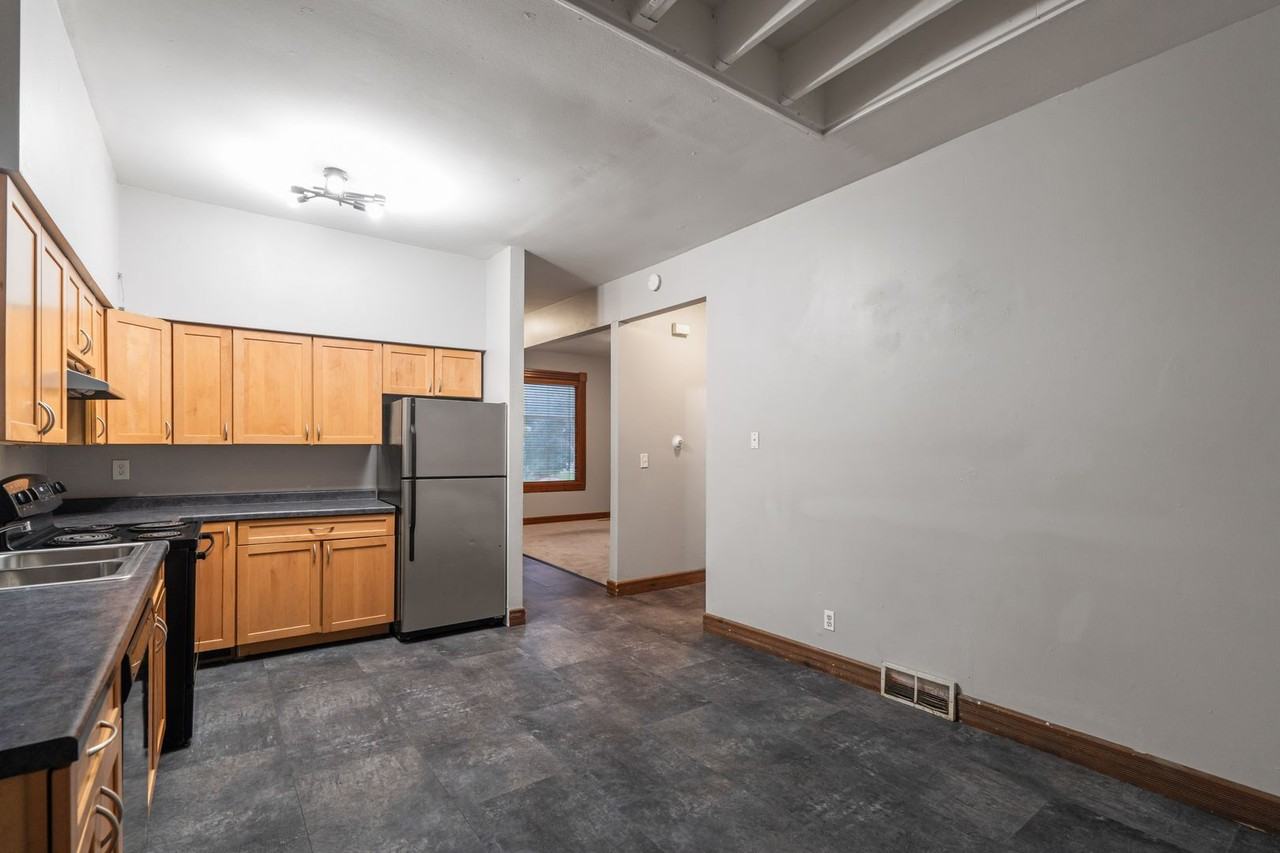 2923 N Maryland Ave - Photo 7 of 27