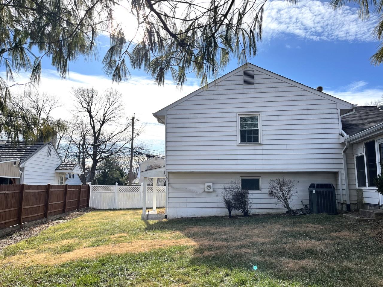 6104 Goodman Rd - Photo 4 of 35