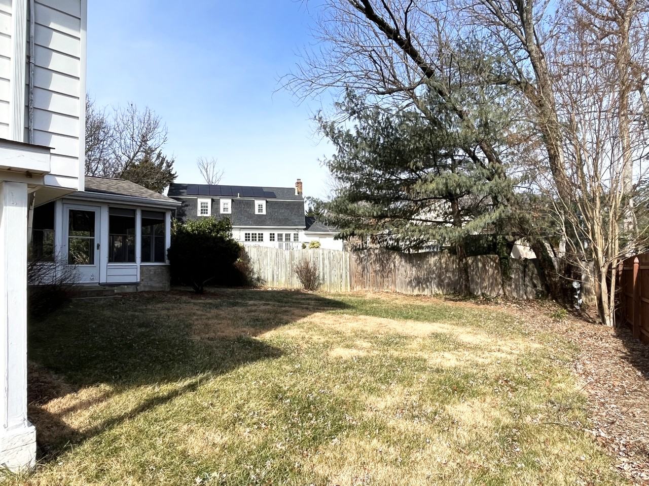 6104 Goodman Rd - Photo 5 of 35