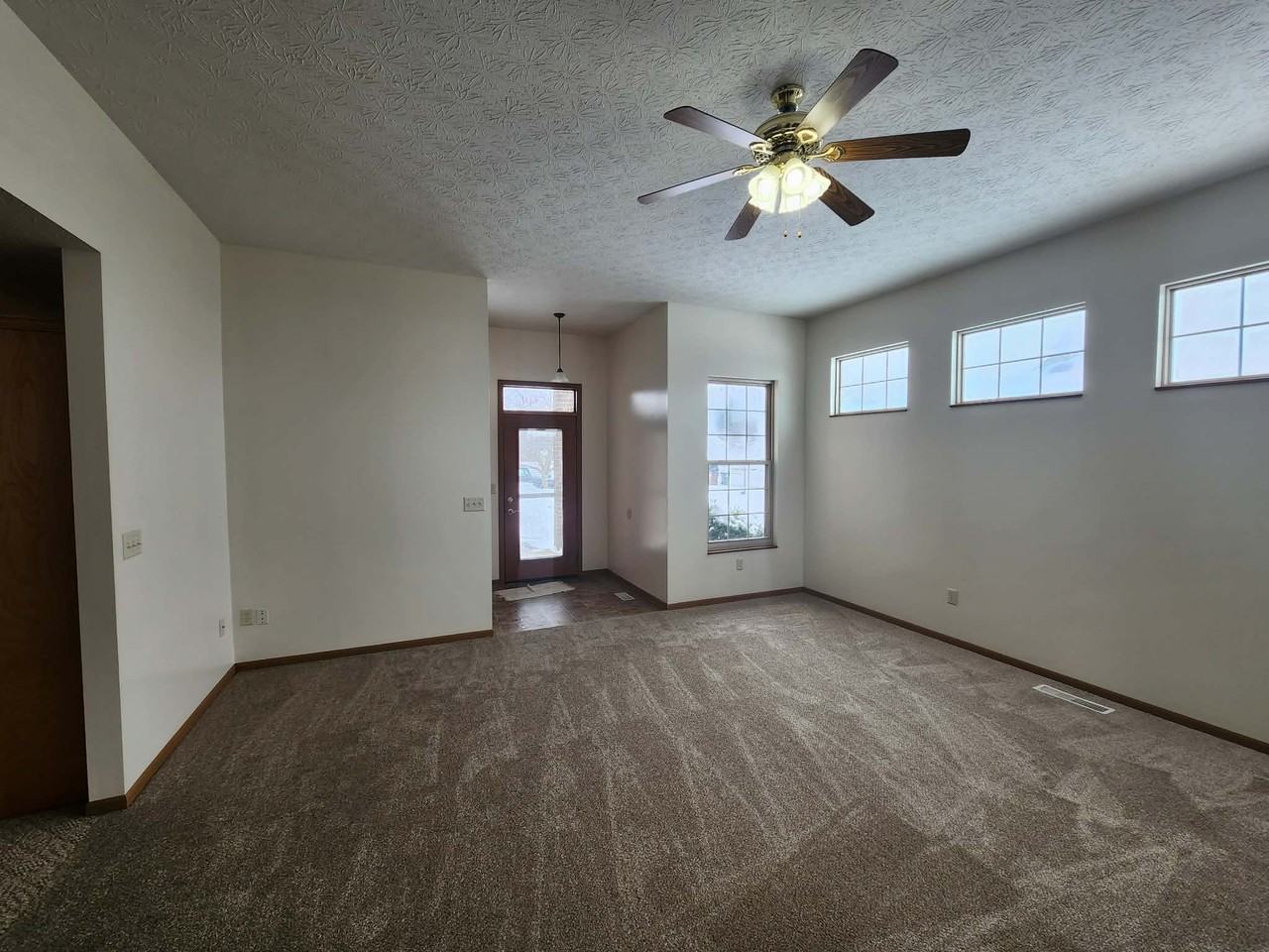 18 Clinchfield Ct - Photo 3 of 21