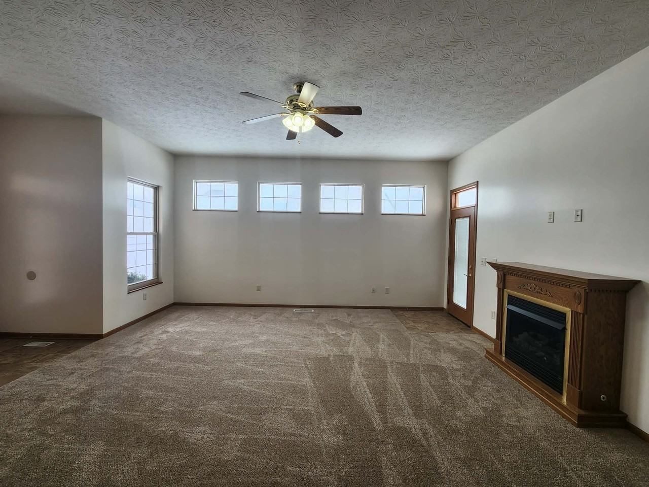 18 Clinchfield Ct - Photo 4 of 21