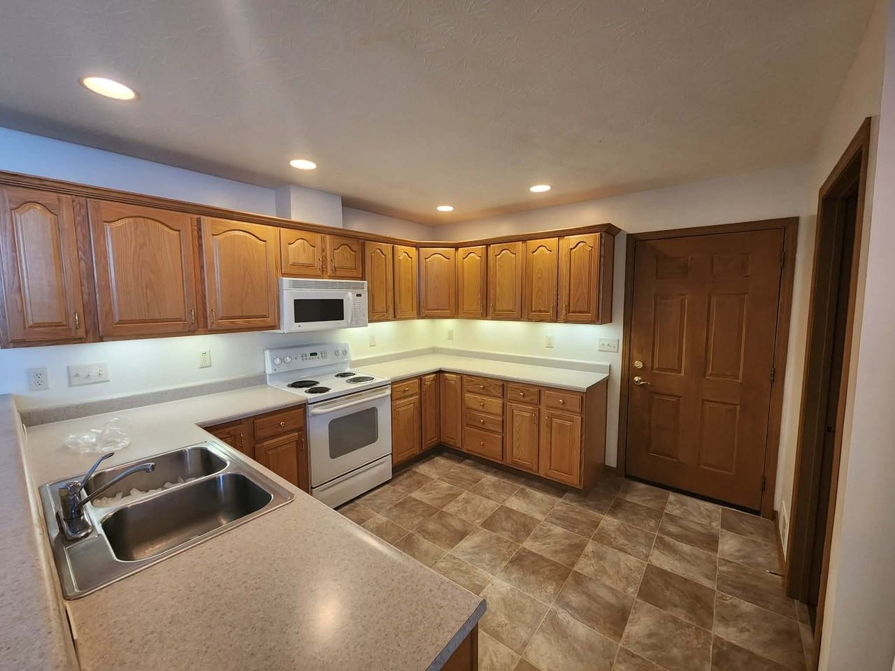 18 Clinchfield Ct - Photo 7 of 21