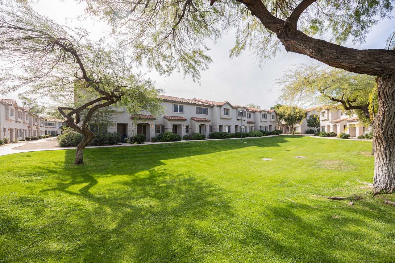 1961 N Hartford St #1094 - Photo 4 of 28