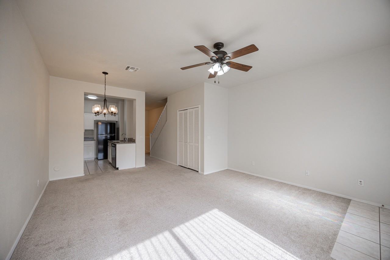 1961 N Hartford St #1094 - Photo 7 of 28