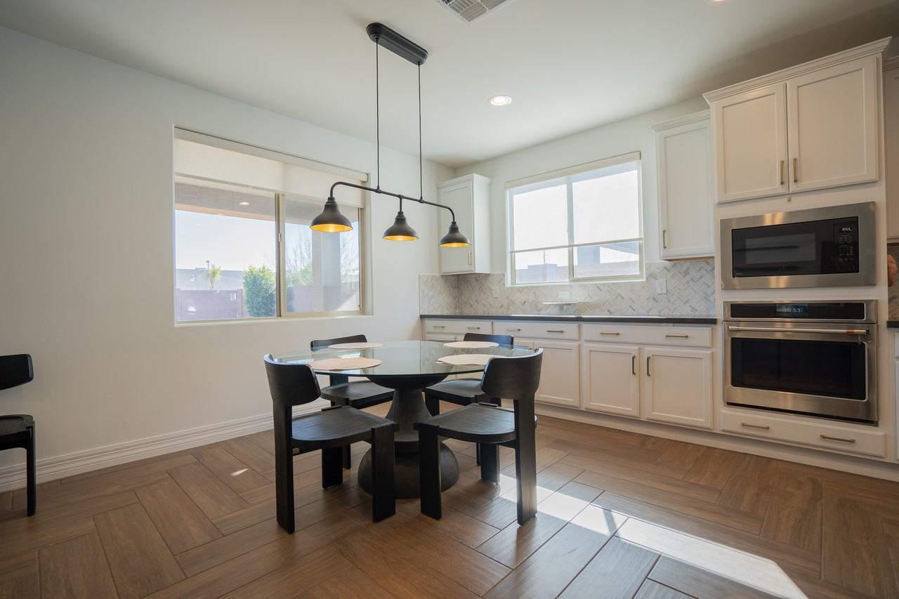 5033 N 81st Ave - Photo 6 of 50