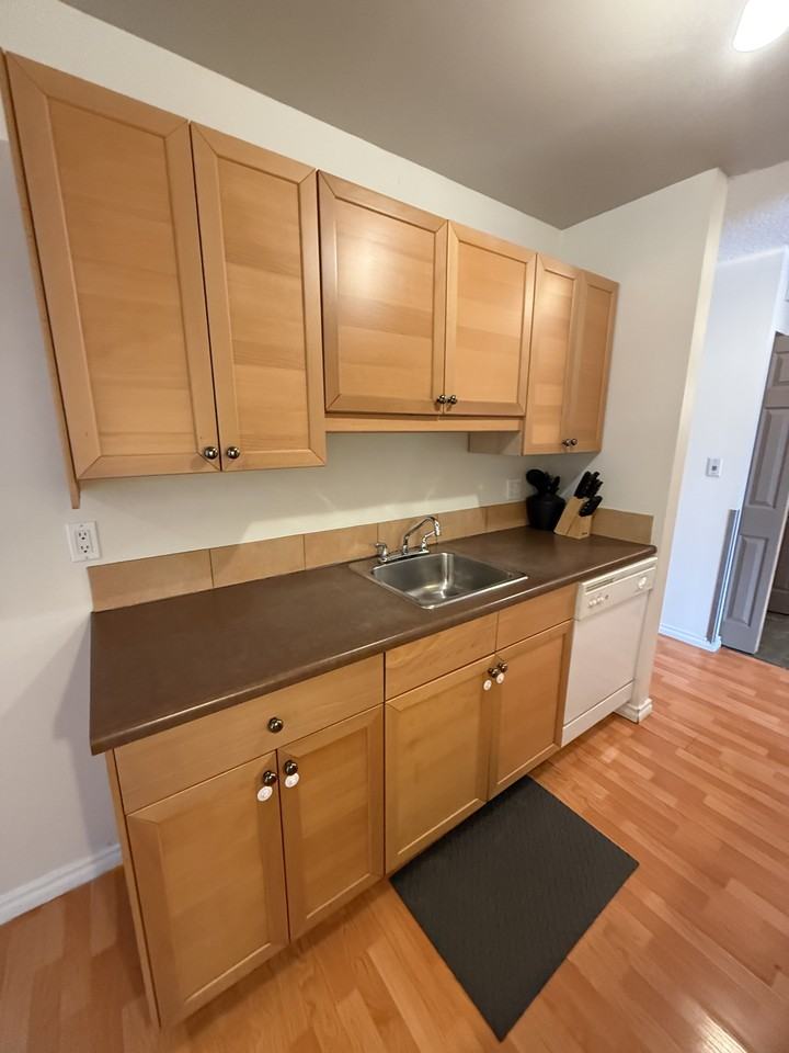 3022 31 Ave Nw - Photo 6 of 18