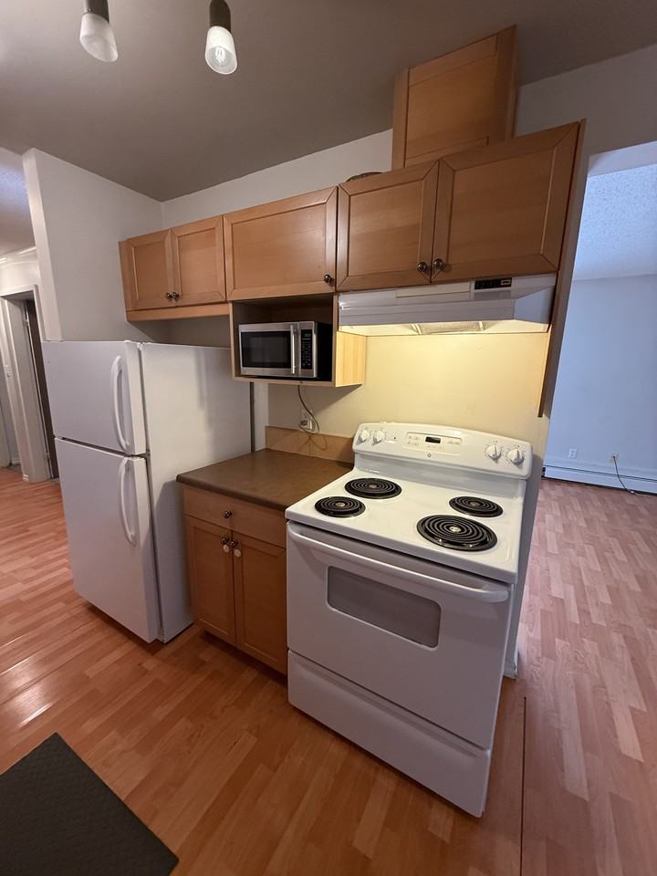 3022 31 Ave Nw - Photo 7 of 18