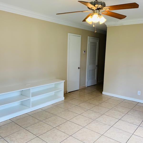 2616 Harrison St - Photo 2 of 10