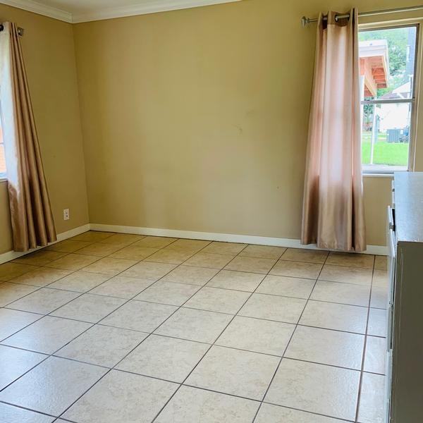 2616 Harrison St - Photo 6 of 10