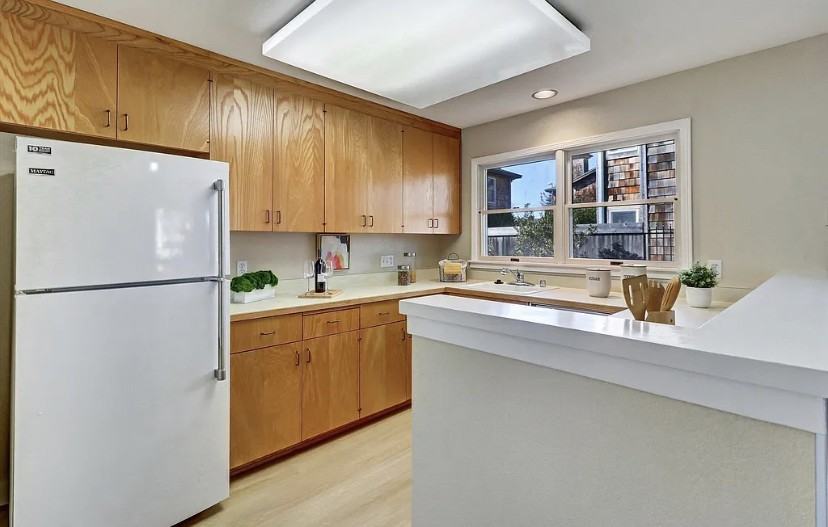 222 Centre Ct - Photo 7 of 12