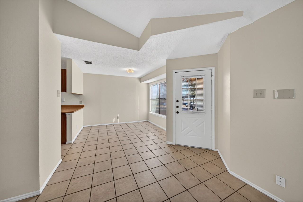727 Cypressbrook Dr - Photo 5 of 32