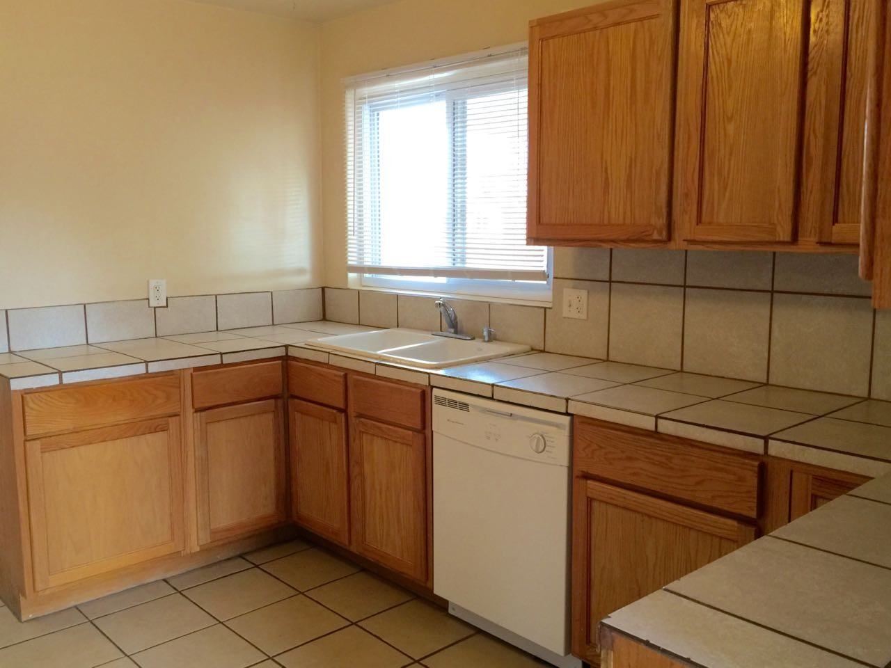 2620 Marble Ave Nw - Photo 4 of 18