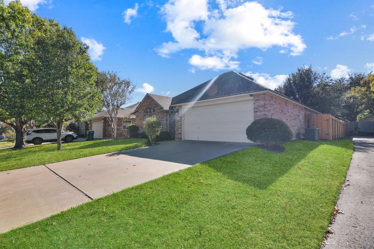 2113 Rawhide Trl - Photo 2 of 19